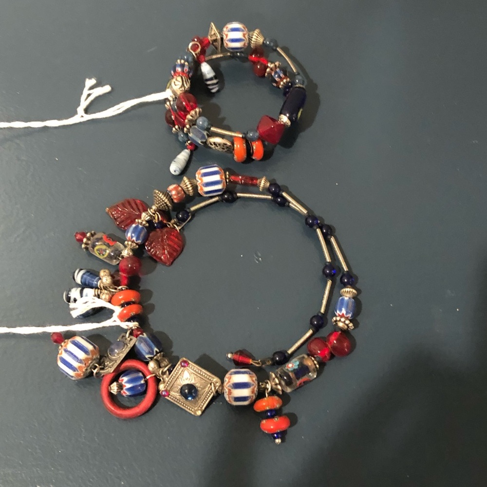 Quirky necklace and bracelet combo.
